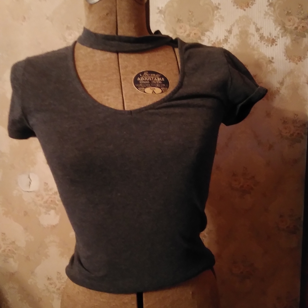 Gray Aeropostale tee